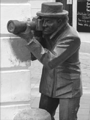 Paparazzi statute Bratislava - A man after my own heart